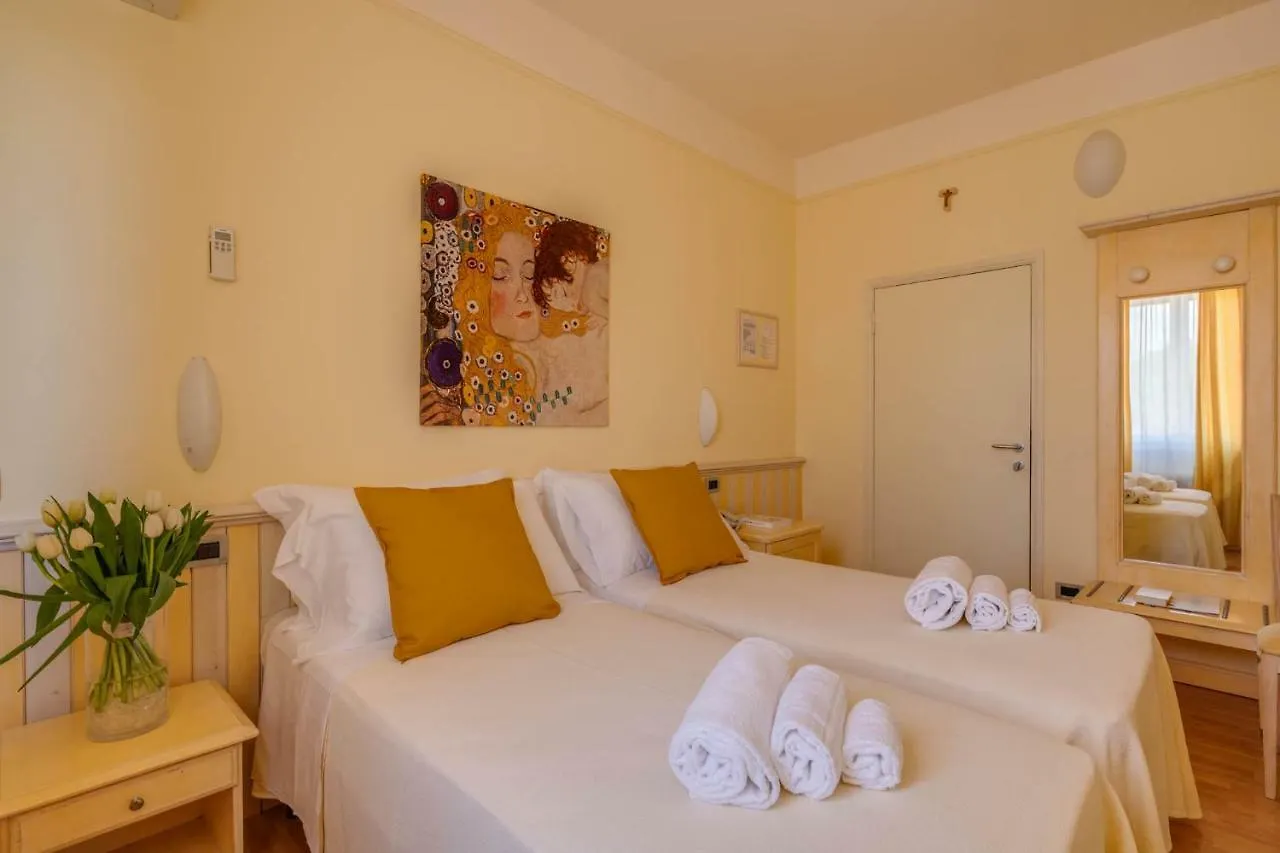 Hotel Massimo Marina di Cecina 3*,